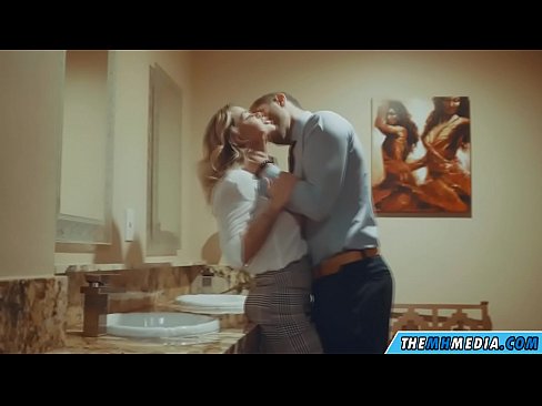 ❤️ Quando uma loira peituda o seduz numa casa de banho pública ❤ Porno duro em nós pt.com-fullporner.ru ☑